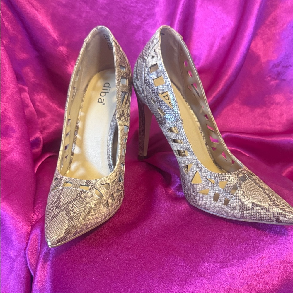 Diba  size 9.5 like new Women's Snakeskin High Heels - Gray/brown